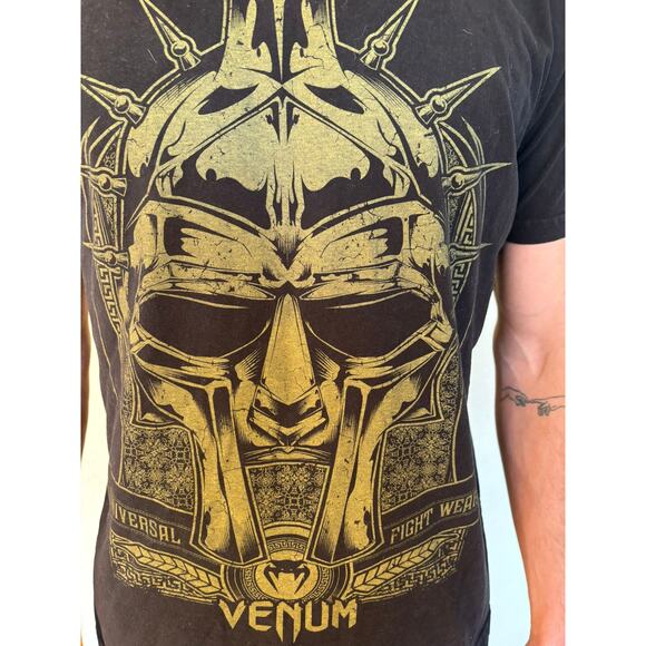 Venum Gladiator Mens Tee Size Small Black Gold Universal Fight Wear Short Sleeve - Picture 2 of 8
